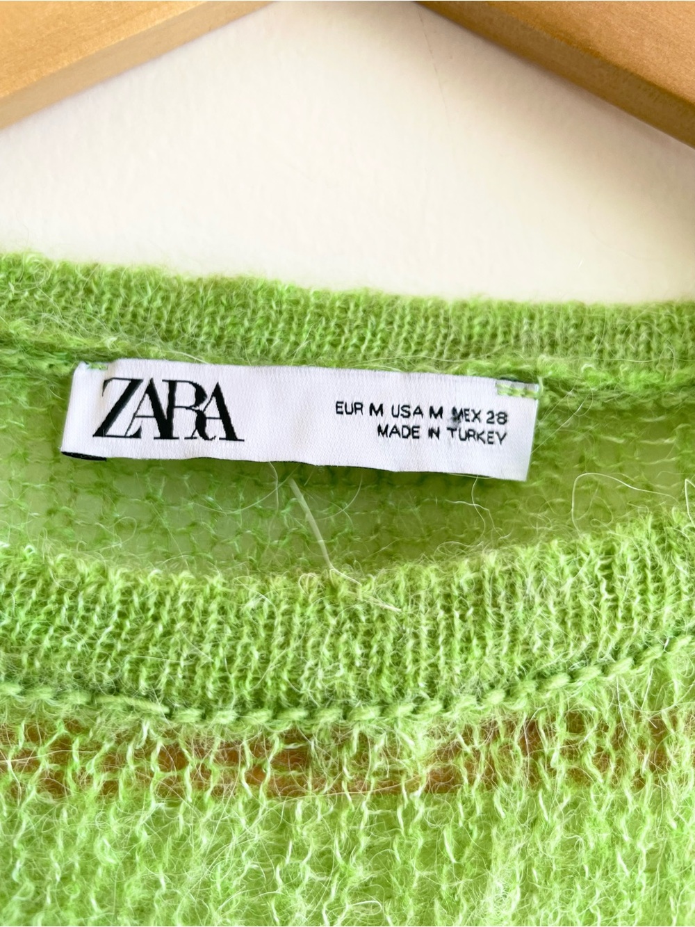 Zara Blogger Favorite Green Fuzzy Cropped Sweater Ruffle Hem Size M - Picture 4 of 6